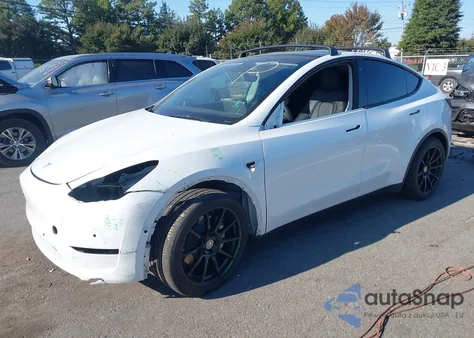 2022 Tesla Model Y Long Range Dual Motor All-Wheel Drive z USA, uszkodzony, nr VIN 7SAYGAEE1NF336521